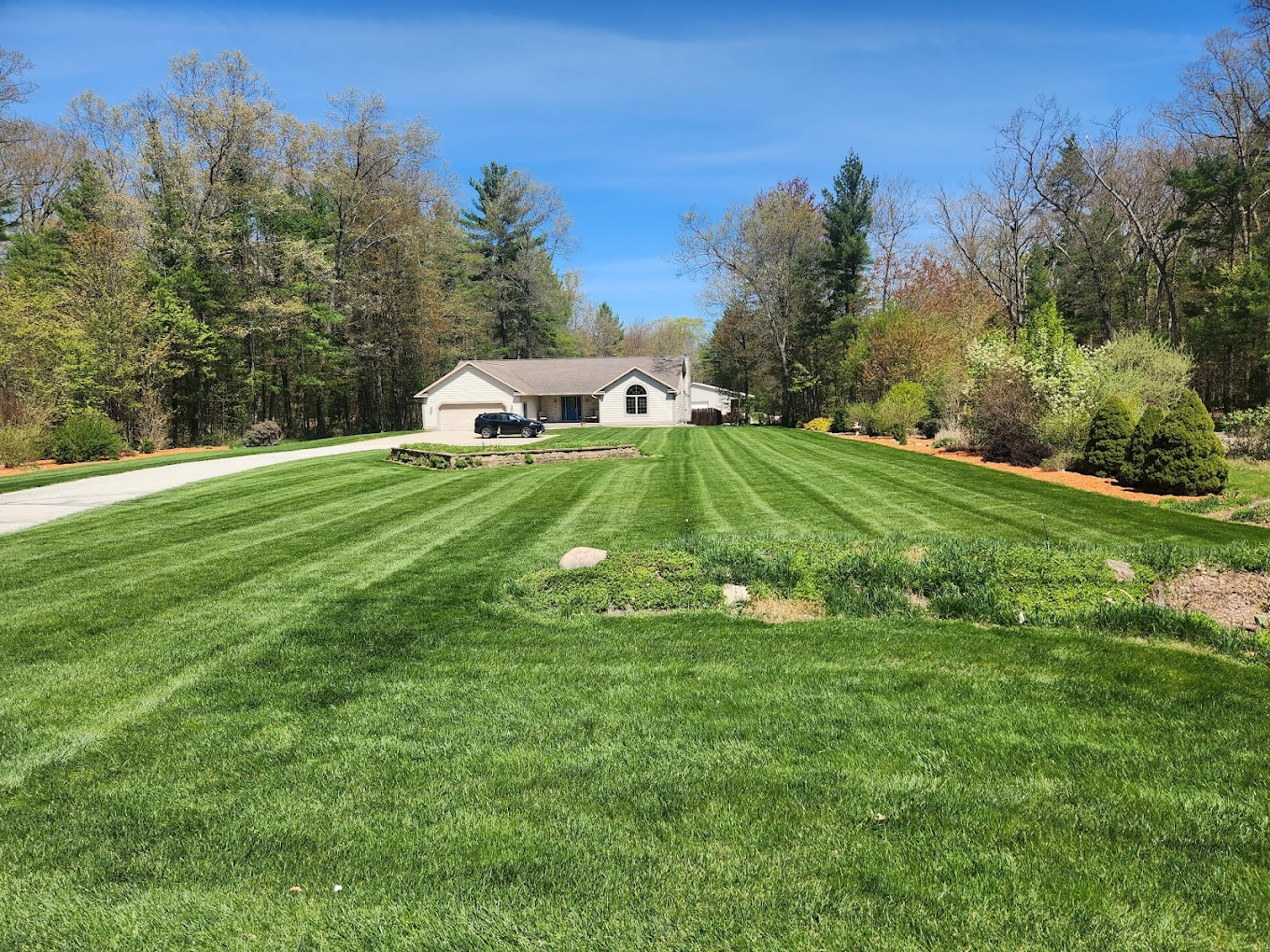 home and lawn image